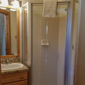 Condo A08 - Second Floor Bathroom | Alpenglow Vacation Rentals Ouray