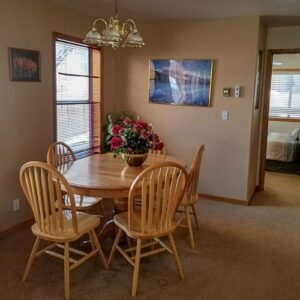 XL Condo A16 - Dining Room | Alpenglow Vacation Rentals Ouray