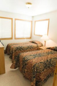 Condo A15 - Bedroom With Two Single Beds | Alpenglow Vacation Rentals Ouray